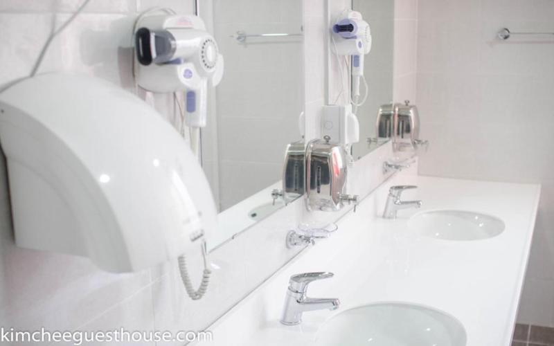 Kimchee Busan Downtown Guesthouse Экстерьер фото