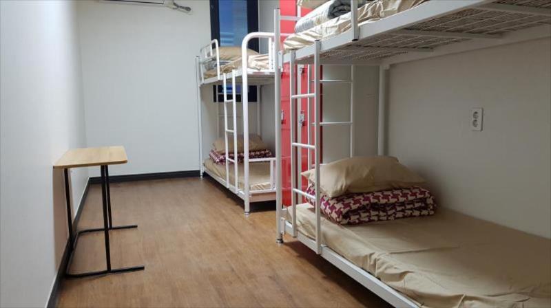 Kimchee Busan Downtown Guesthouse Экстерьер фото